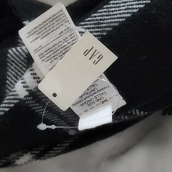 GAP MUFFLER Plaid Black and White Scarf 25X76 INCHES - Picture 3 of 4